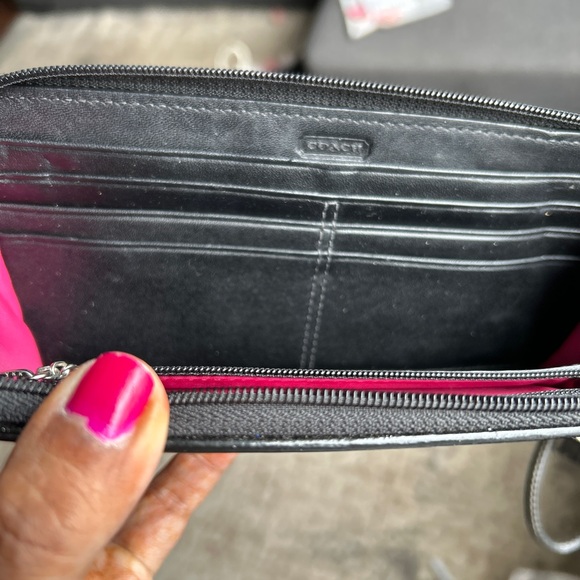 Coach Black and Cream Signature Wallet - Picture 7 of 8